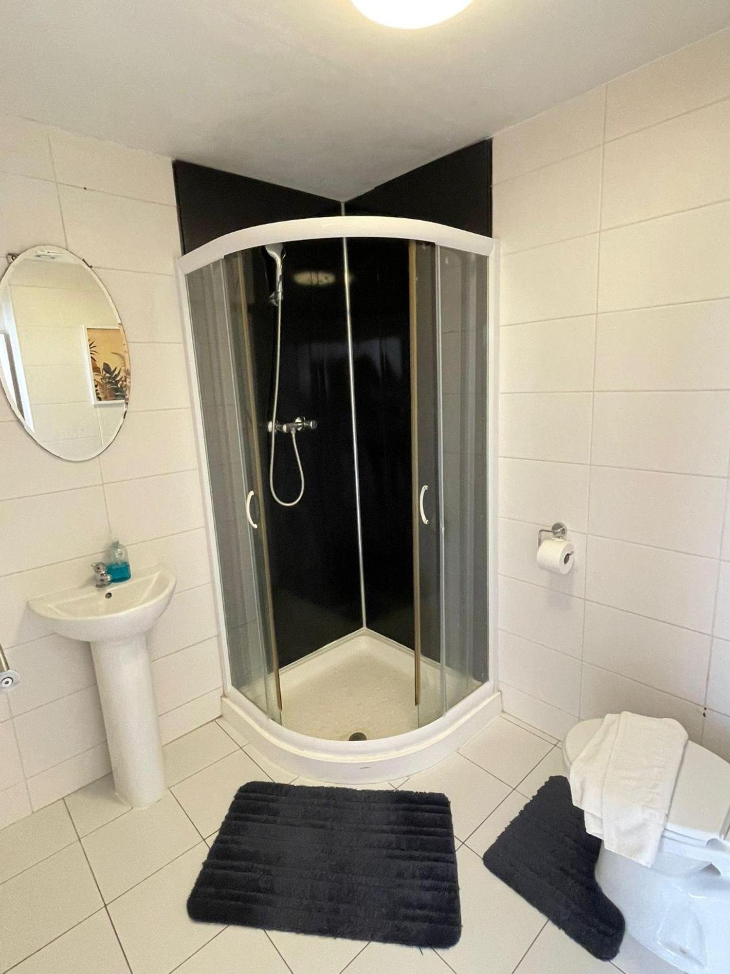Captivating 1-Bed Apartment In Londra Dış mekan fotoğraf